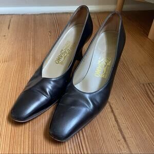 Salvatore Ferragamo vintage black leather heels SIZE 7
